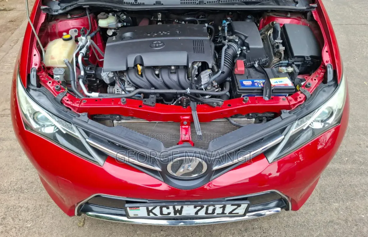 Toyota Auris 2013 Red