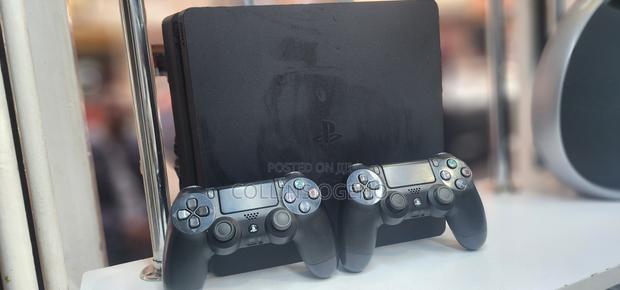 Playstation 4 Slim - thumbnail 2