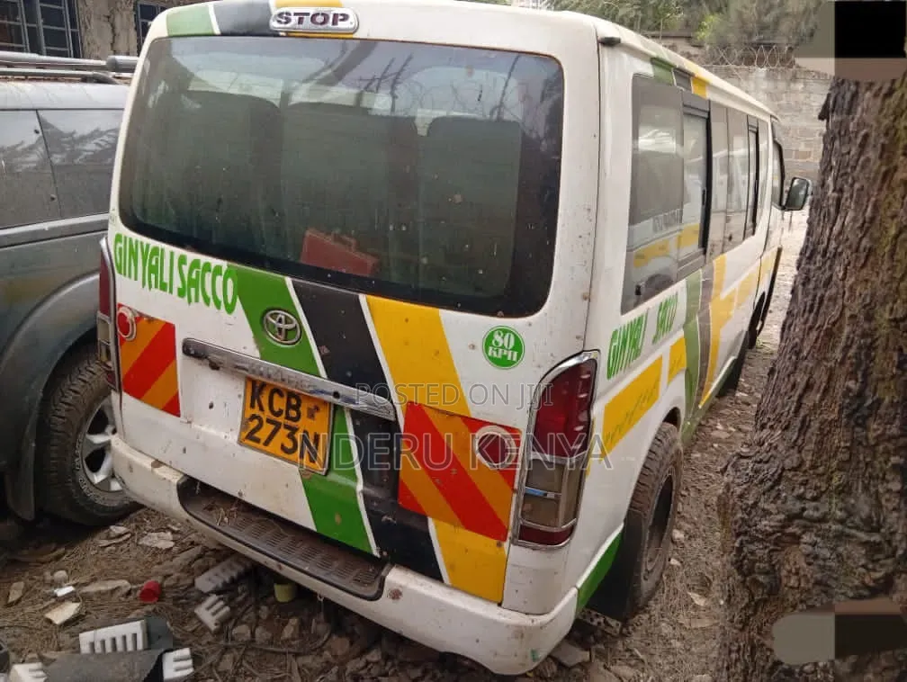 Toyota HiAce 2007 White