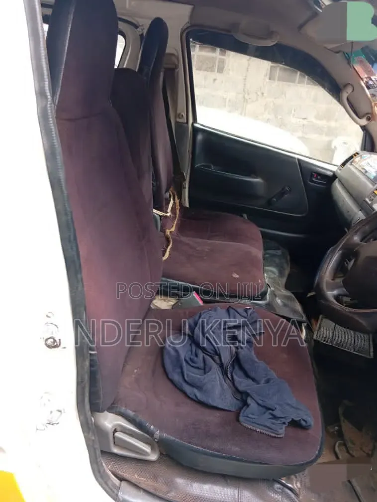 Toyota HiAce 2007 White