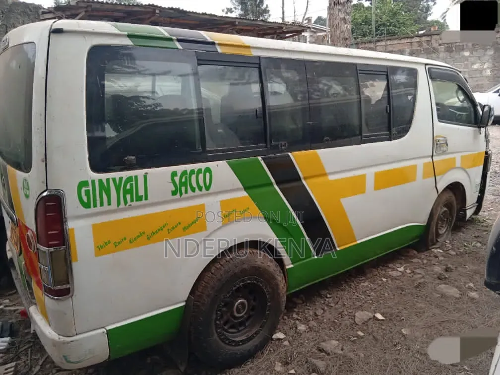 Toyota HiAce 2007 White