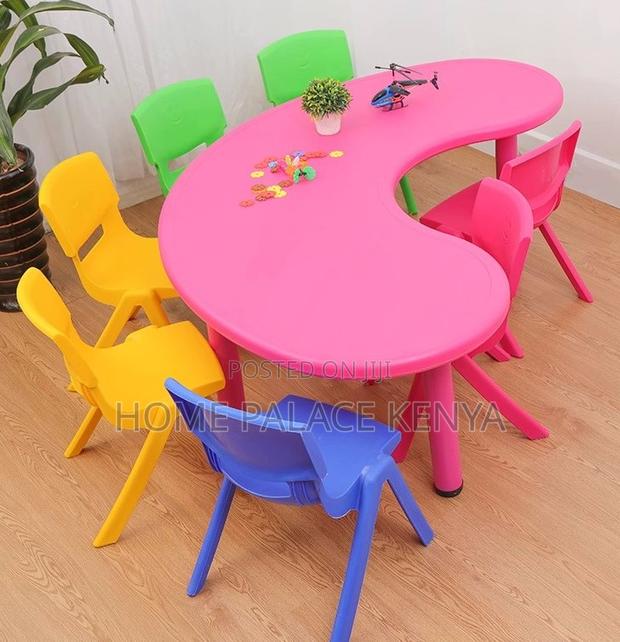 Moon Table: Plastic Curved Classroom Table With Groove - thumbnail 3