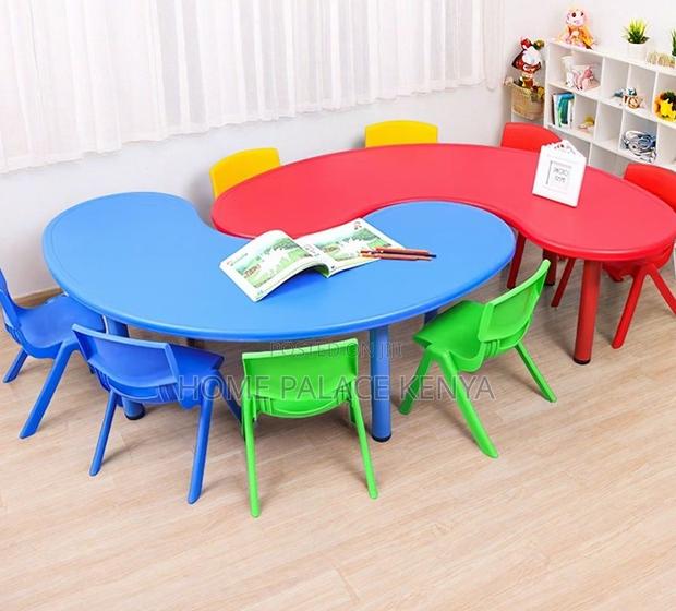 Moon Table: Plastic Curved Classroom Table With Groove - thumbnail 6