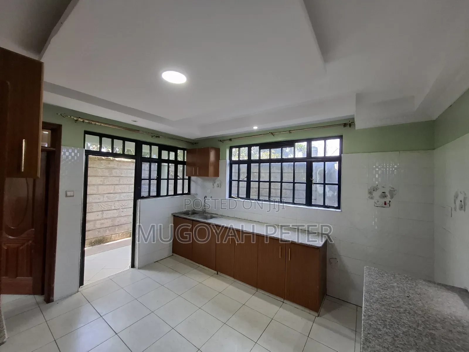4bdrm Maisonette in Zambezi/Sigona for rent