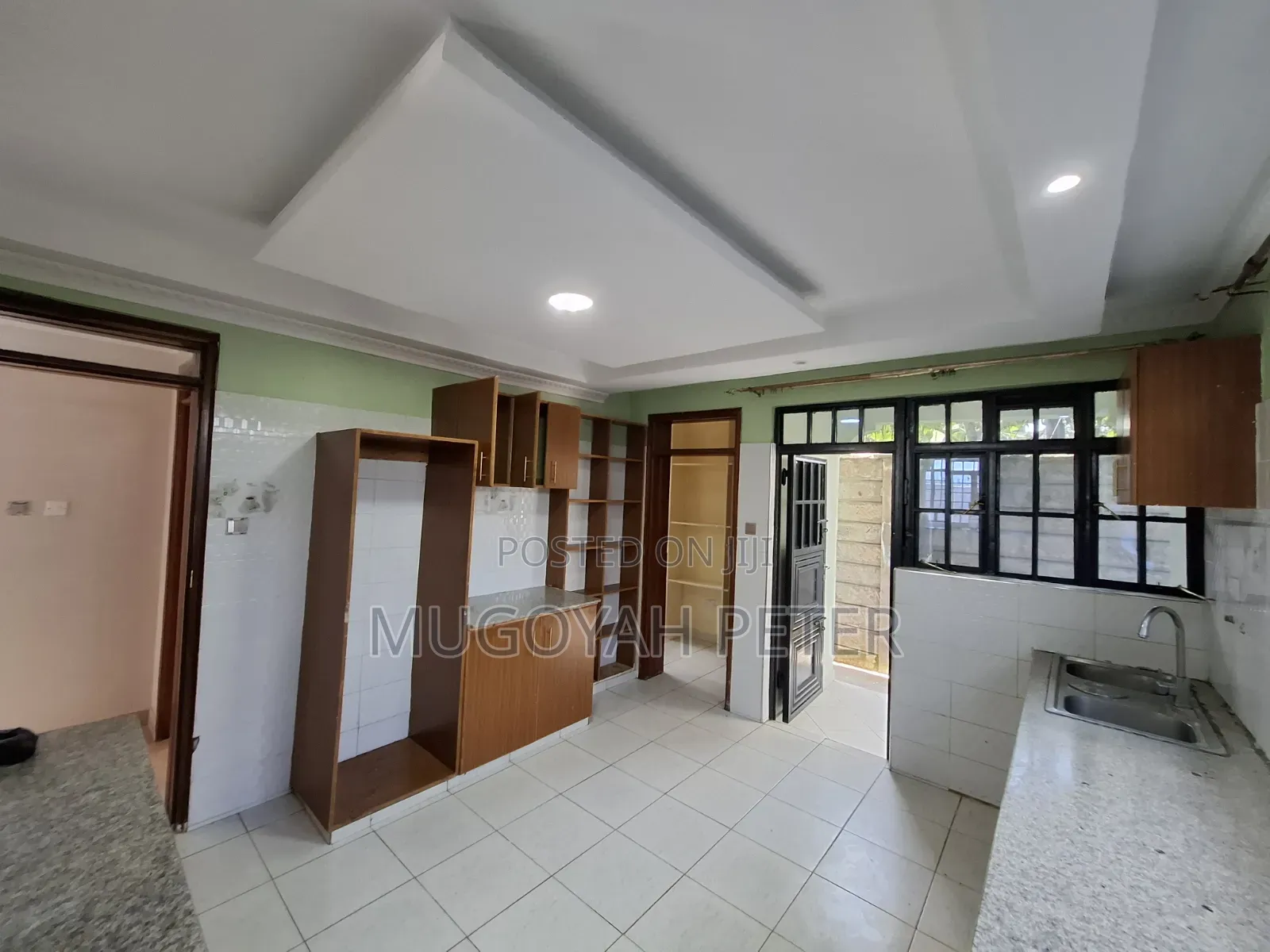 4bdrm Maisonette in Zambezi/Sigona for rent