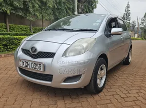 Toyota Vitz 2009 Silver