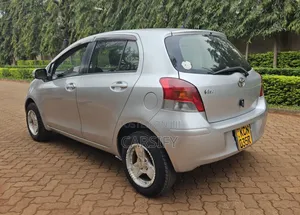 Toyota Vitz 2009 Silver