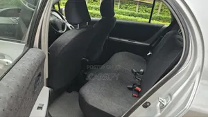 Toyota Vitz 2009 Silver