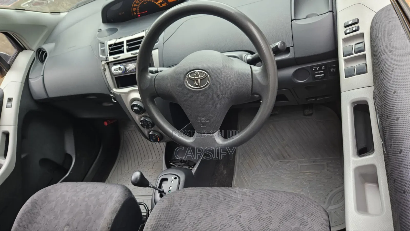 Toyota Vitz 2009 Silver