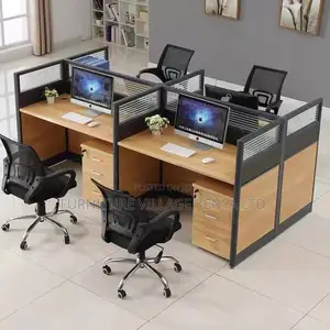 4-Person Workstation With Divided Mirror