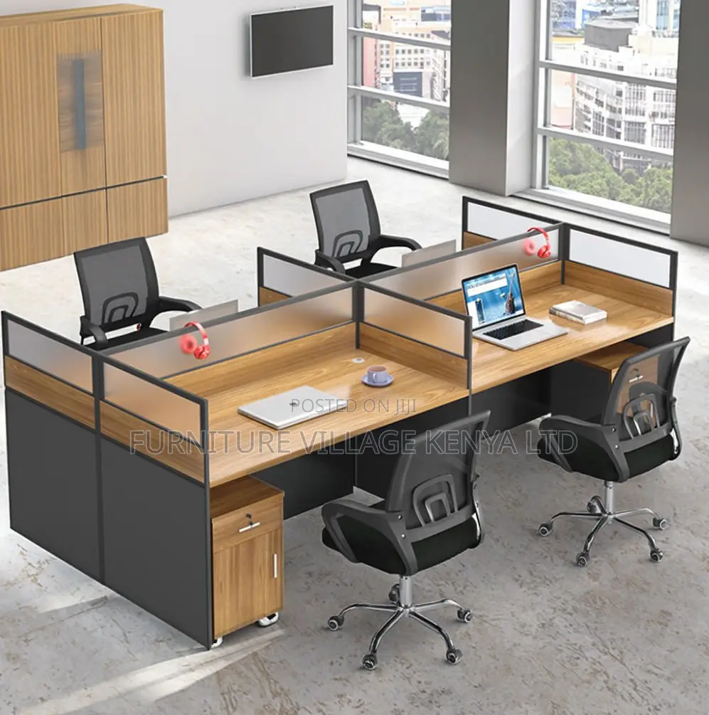 4-Person Workstation With Divided Mirror