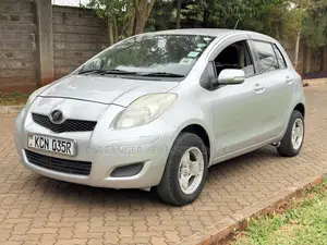 Toyota Vitz 2010 Silver