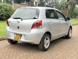 Toyota Vitz 2010 Silver