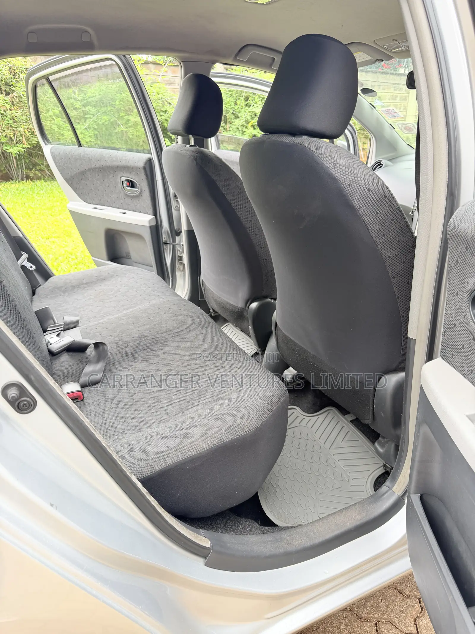 Toyota Vitz 2010 Silver