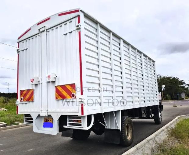 Mitsubishi Fh 215 KBR Closed Body 2011 - thumbnail 4