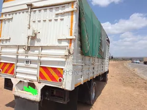 Isuzu FRR 33 KCC 2013 White