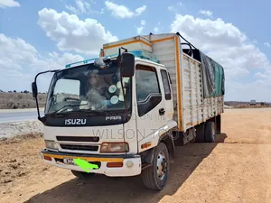 Isuzu FRR 33 KCC 2013 White