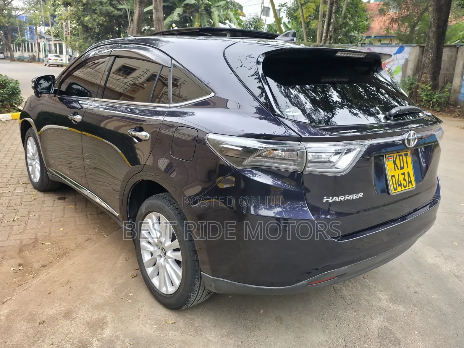 Toyota Harrier 2.0 2017 Black