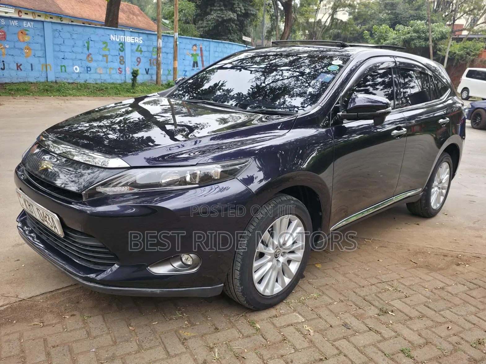Toyota Harrier 2.0 2017 Black