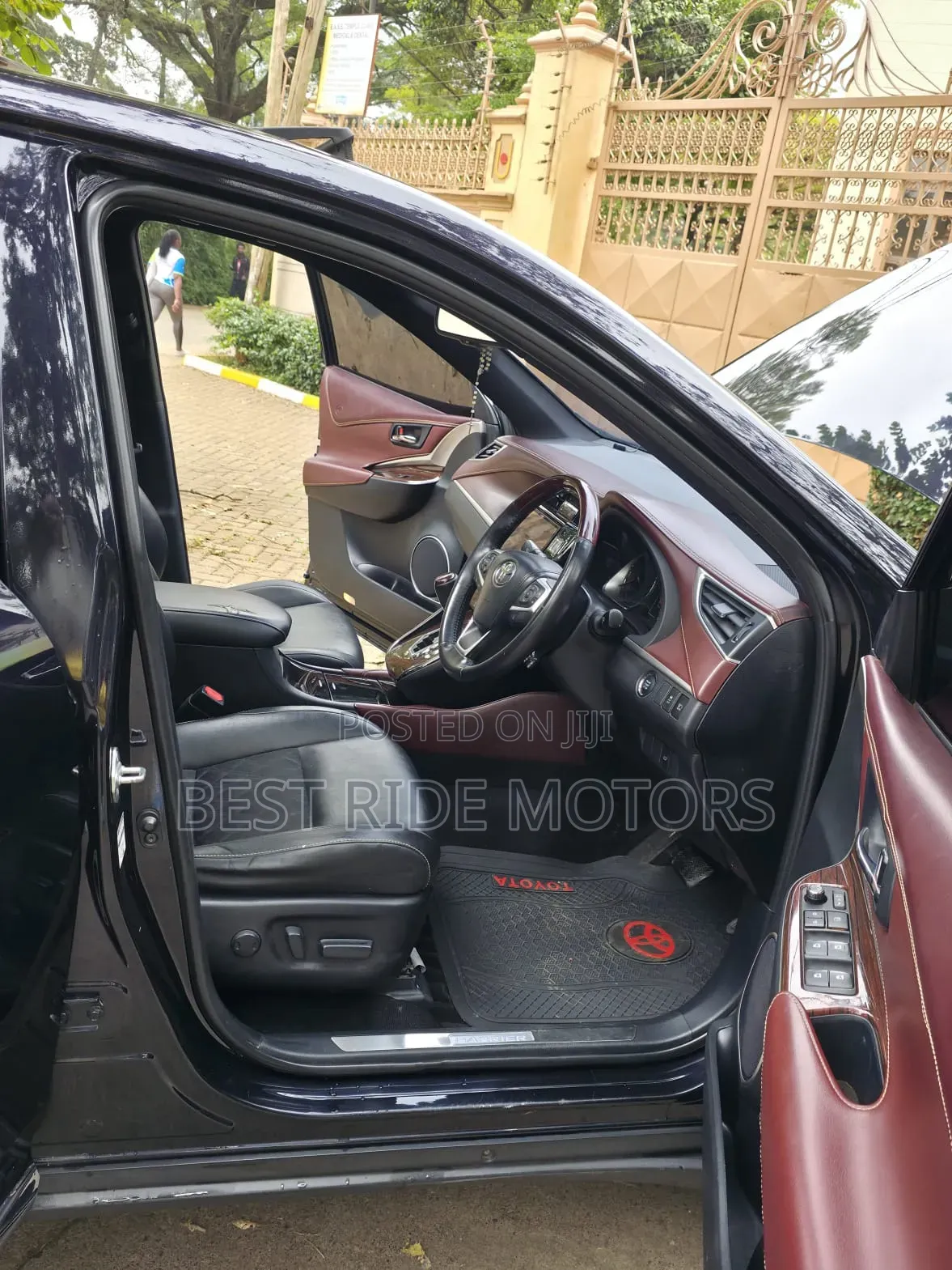 Toyota Harrier 2.0 2017 Black