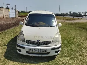 Toyota Fun Cargo 2004 White