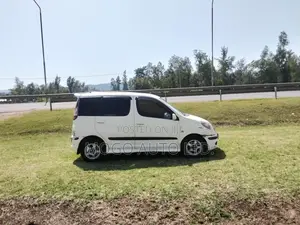 Toyota Fun Cargo 2004 White