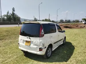 Toyota Fun Cargo 2004 White