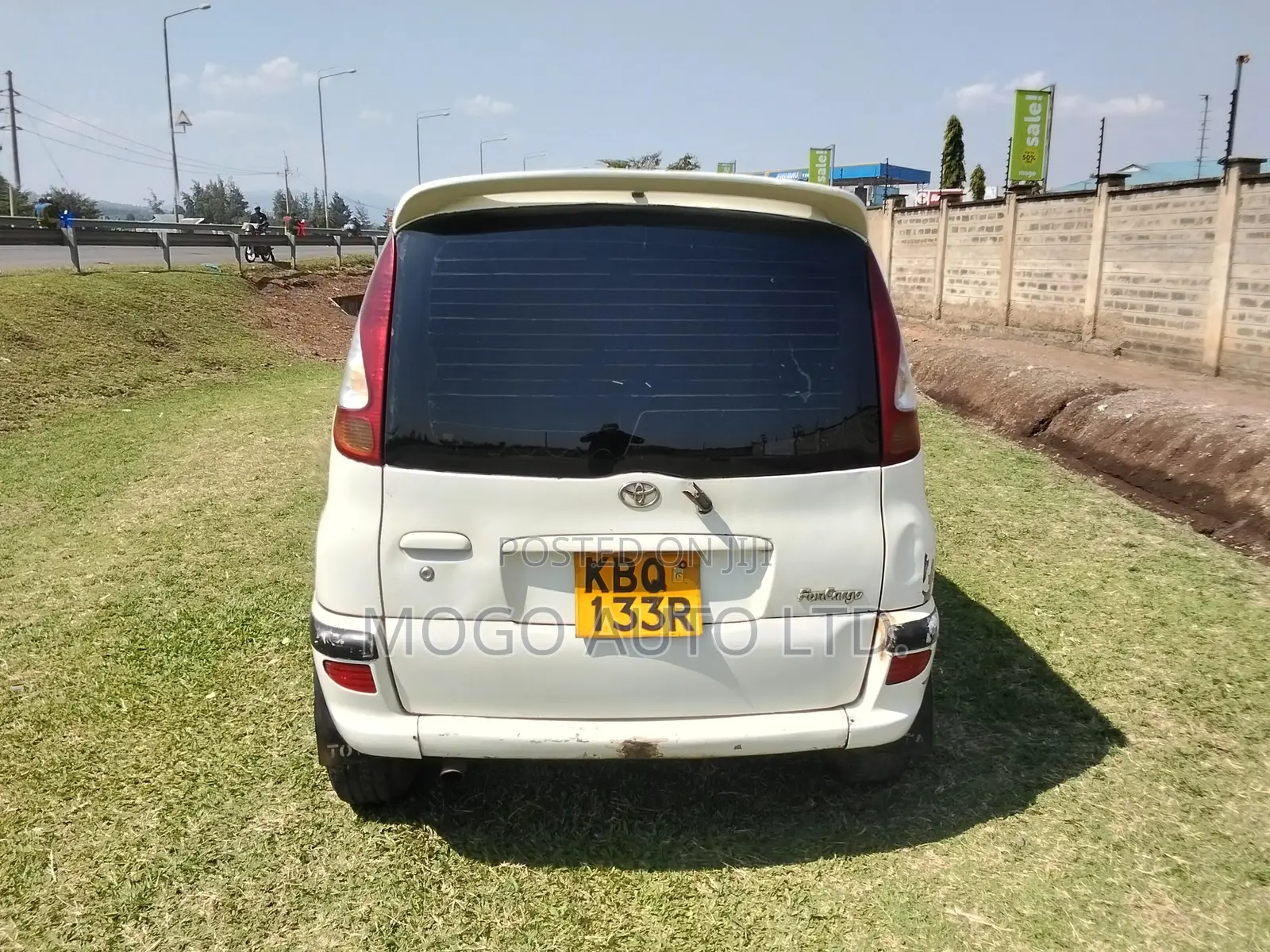 Toyota Fun Cargo 2004 White