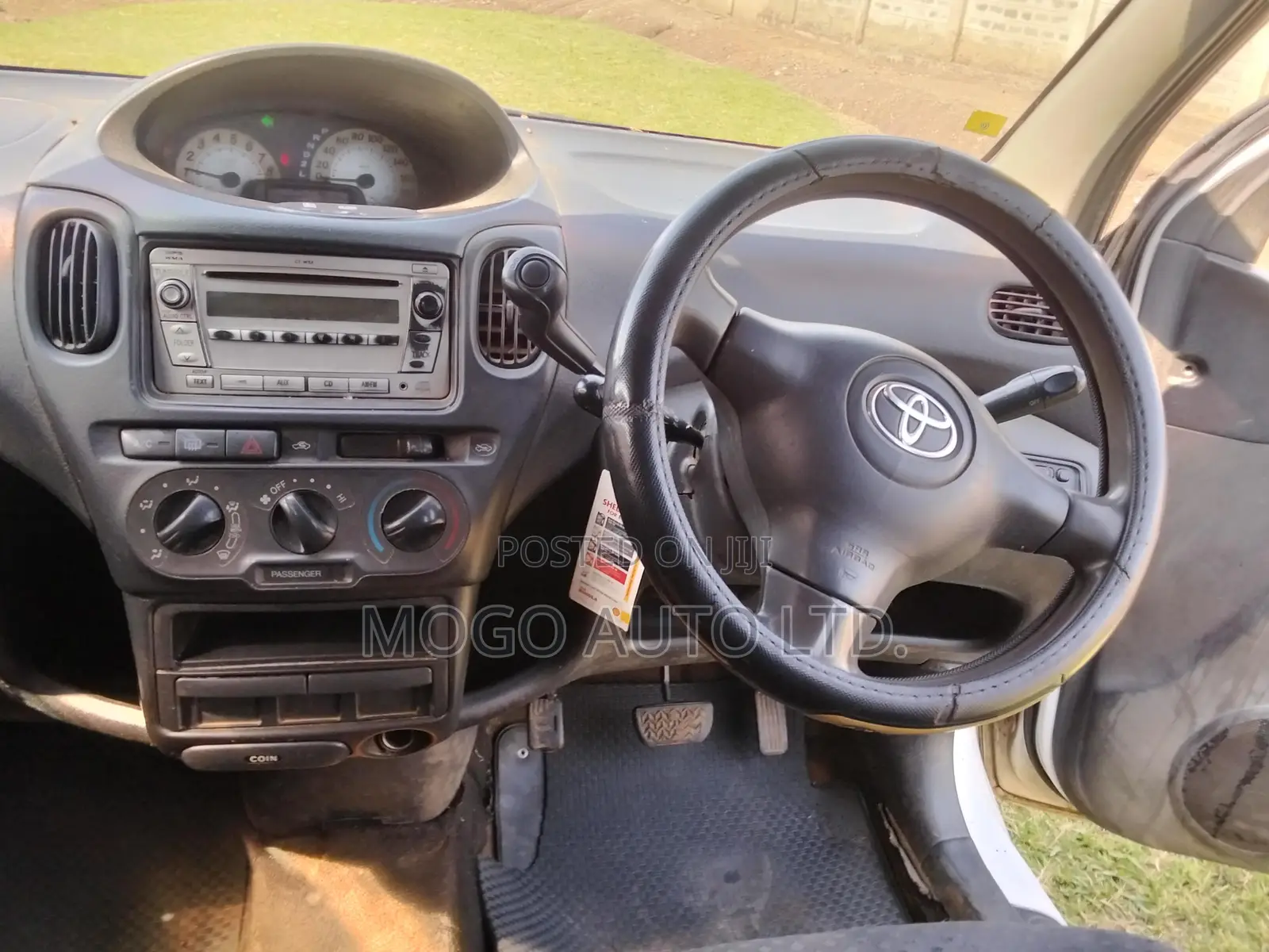 Toyota Fun Cargo 2004 White