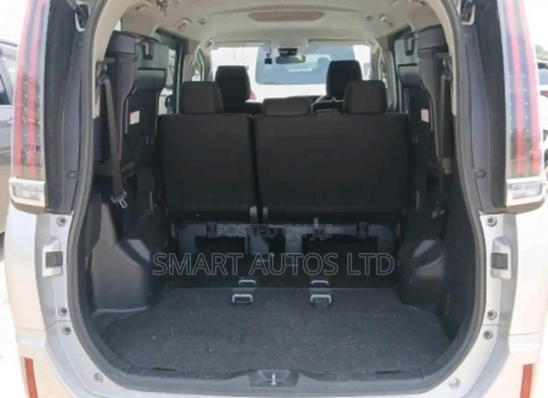 Toyota Noah 2020 Silver