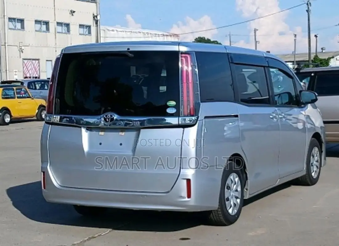 Toyota Noah 2020 Silver