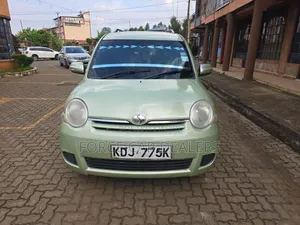 Toyota Sienta 2015 Green