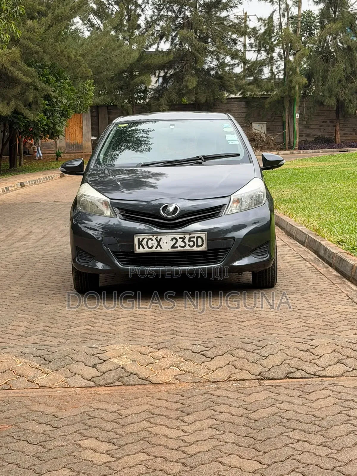 Toyota Vitz 2012 Black