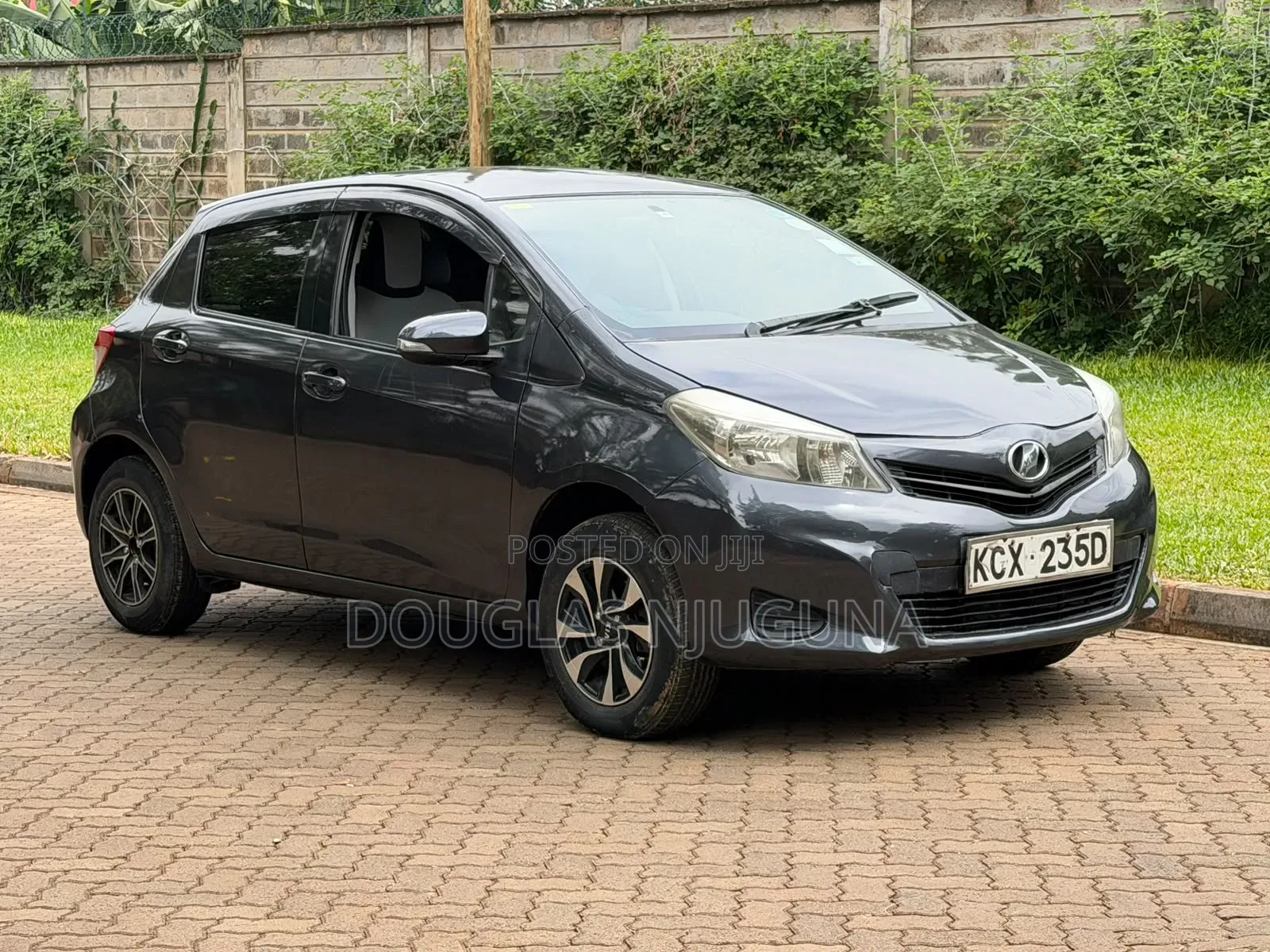 Toyota Vitz 2012 Black
