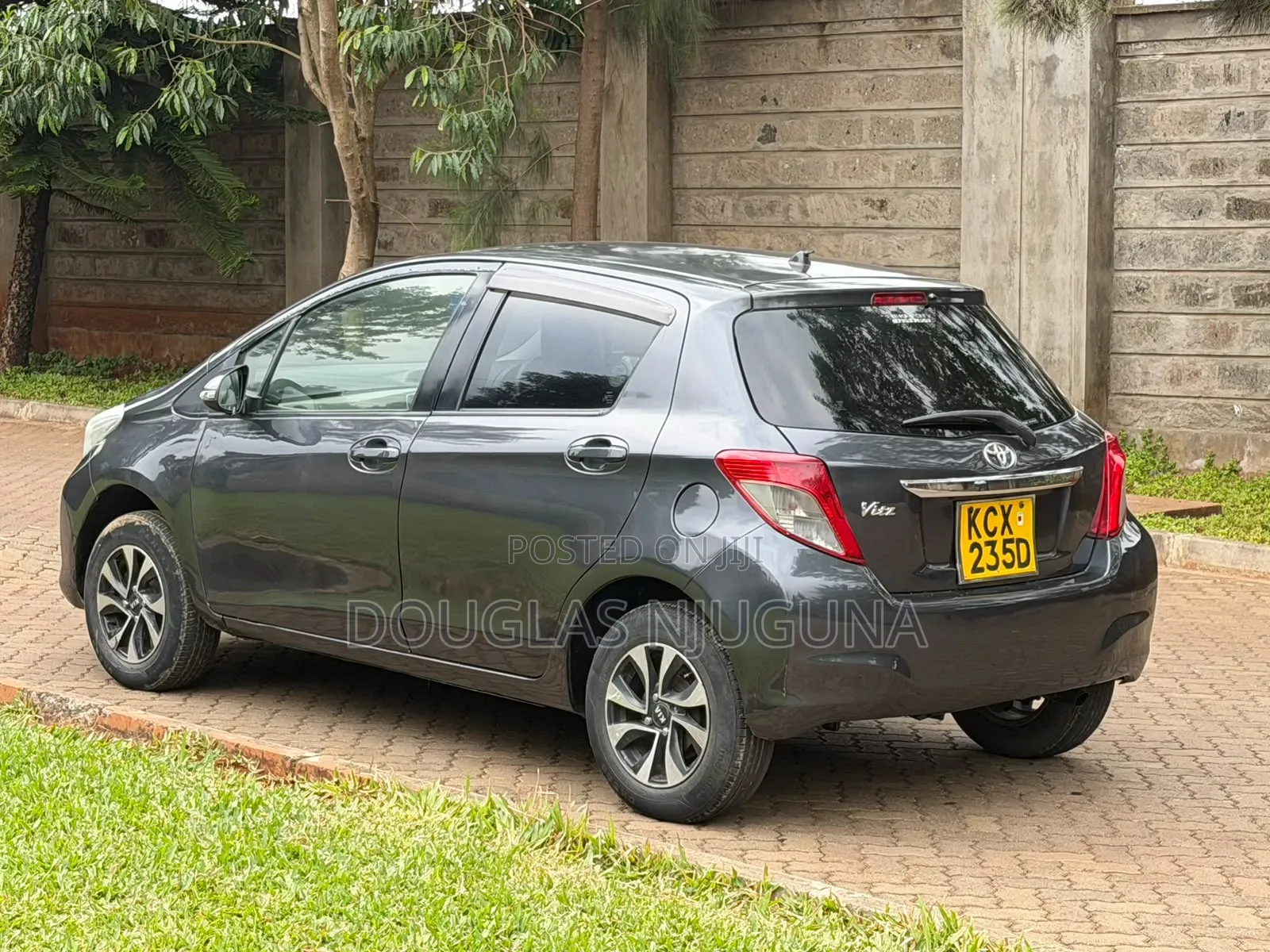 Toyota Vitz 2012 Black