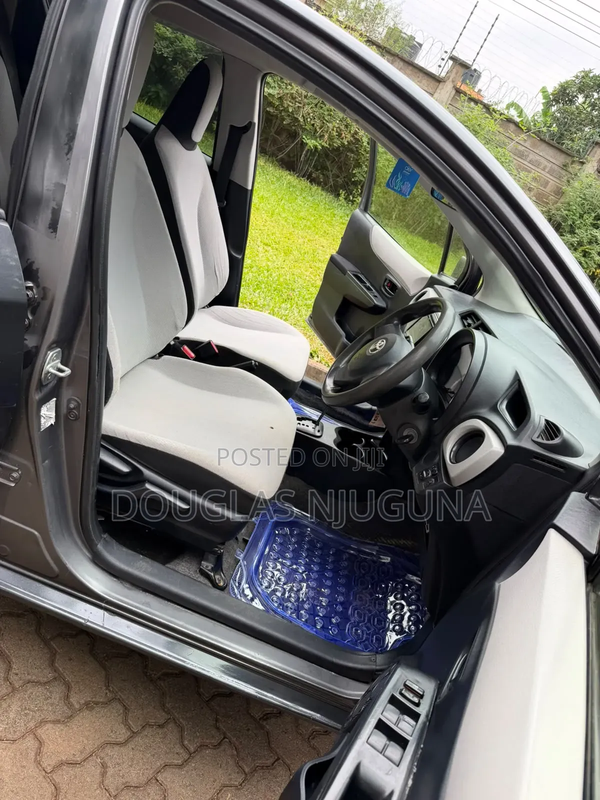 Toyota Vitz 2012 Black