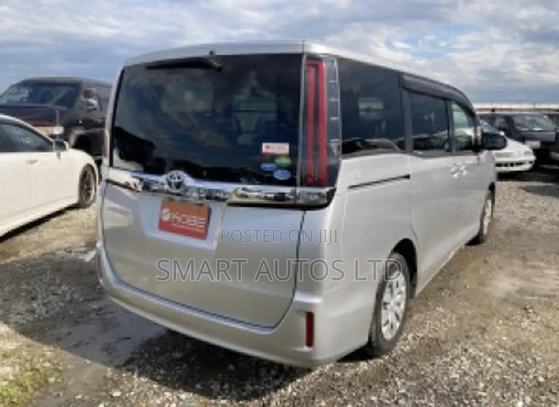 Toyota Noah 2019 Silver