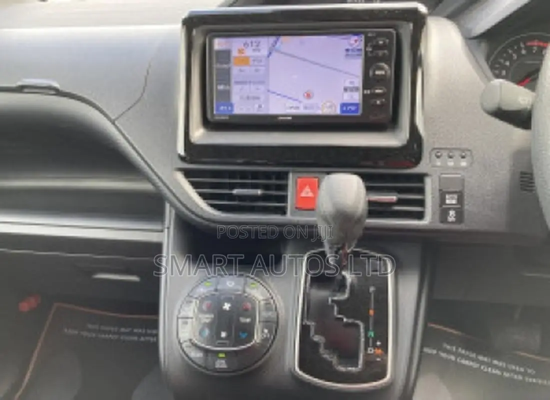 Toyota Noah 2019 Silver