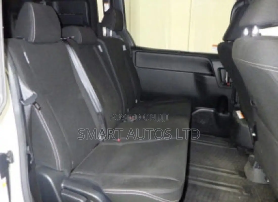 Toyota Esquire 2019 Off white