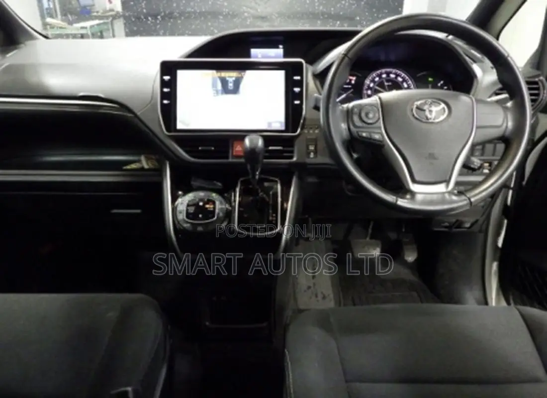 Toyota Esquire 2019 Off white