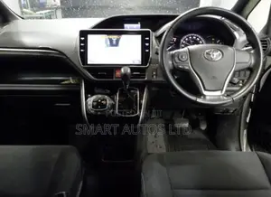 Toyota Esquire 2019 Off white