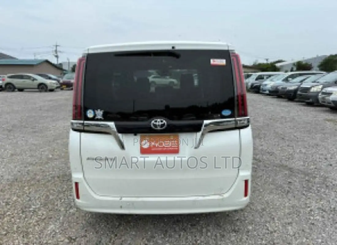 Toyota Esquire 2019 Off white