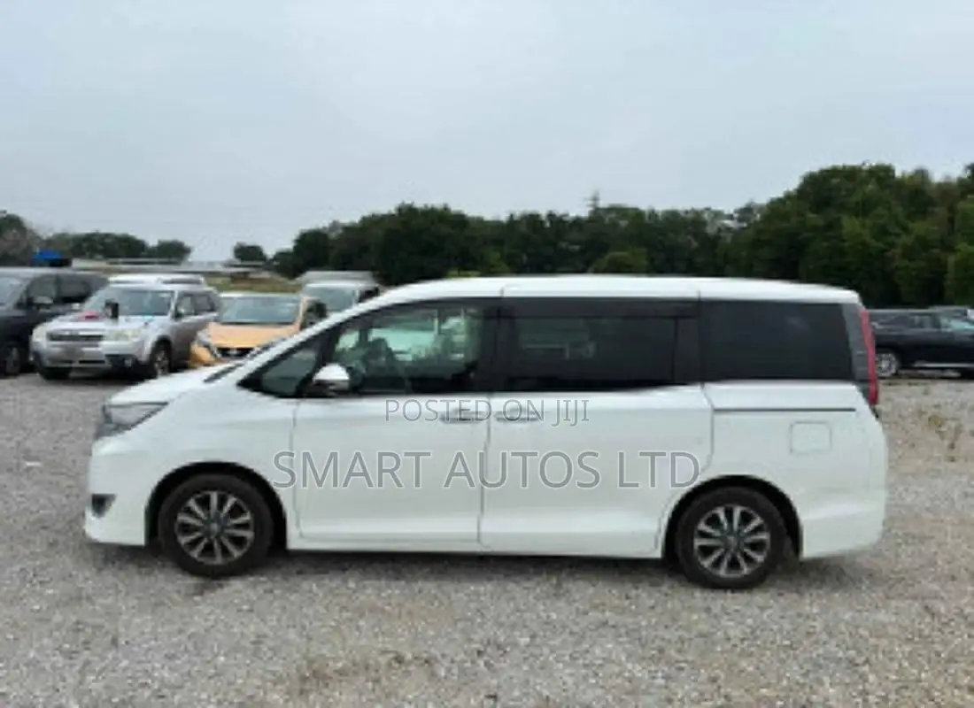 Toyota Esquire 2019 Off white