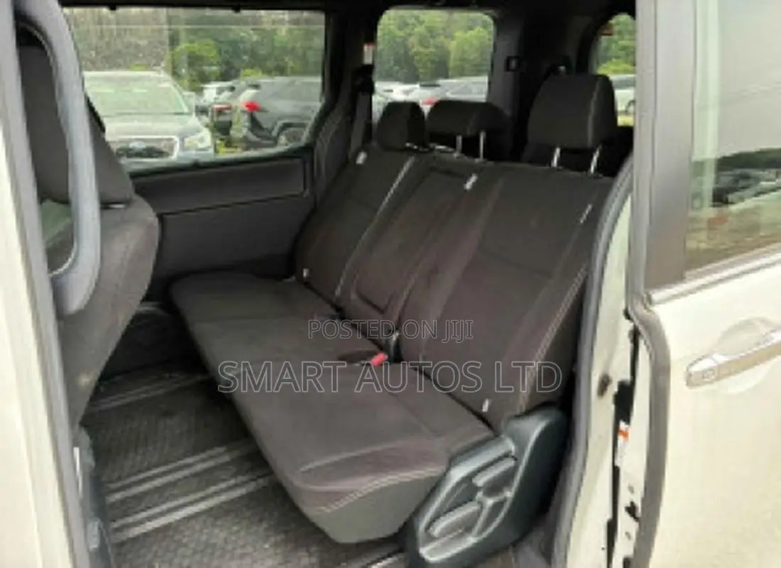 Toyota Esquire 2019 Off white