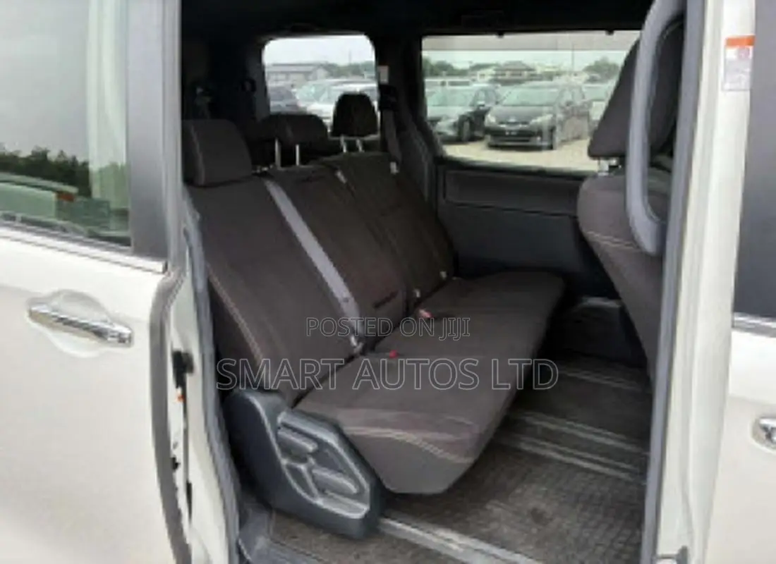 Toyota Esquire 2019 Off white