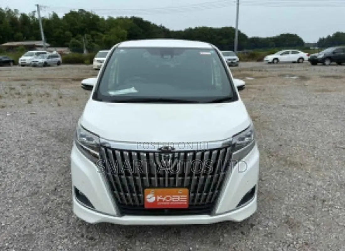 Toyota Esquire 2019 Off white