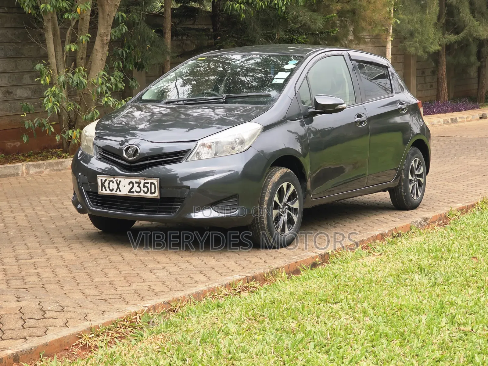 Toyota Vitz 2012 Gray