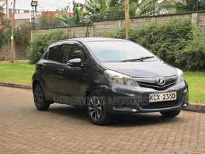 Toyota Vitz 2012 Gray