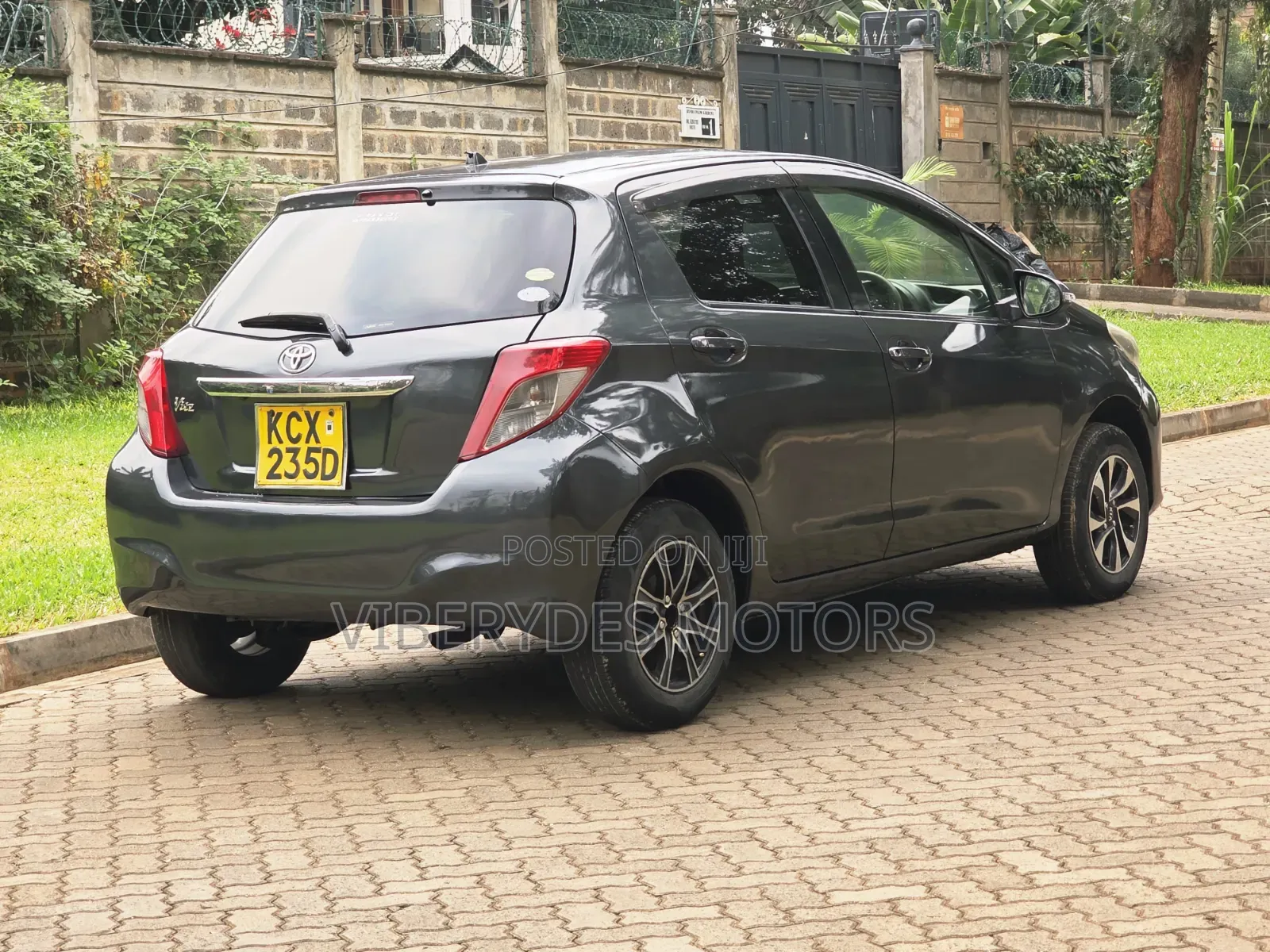 Toyota Vitz 2012 Gray