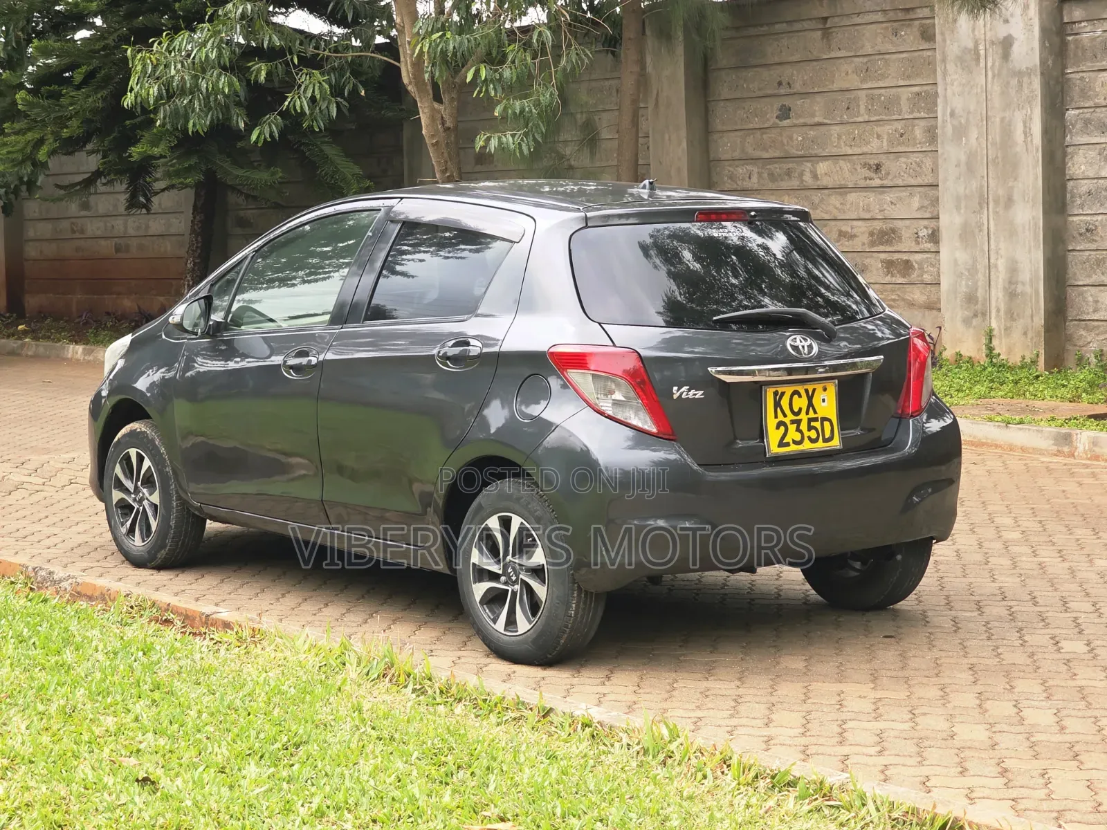 Toyota Vitz 2012 Gray